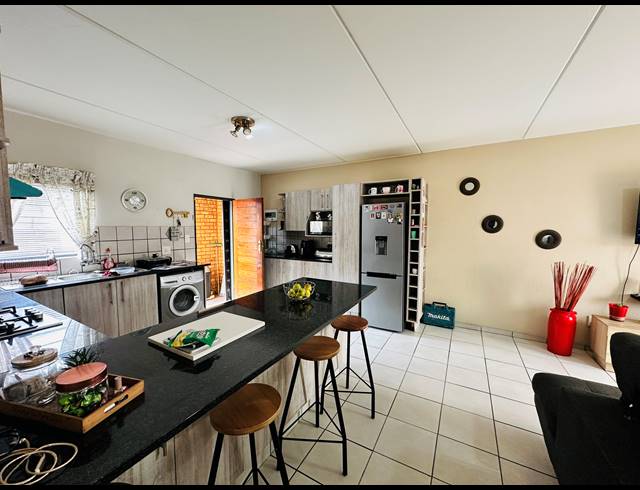 2 BEDROOM TOWNHOUSE FOR SALE IN ALBEMARLE